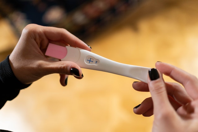 4 Pregnancy Test Signs to Watch For
